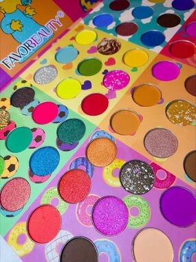 Favor Beauty The Simpsons Large Eyeshadow Pallete
